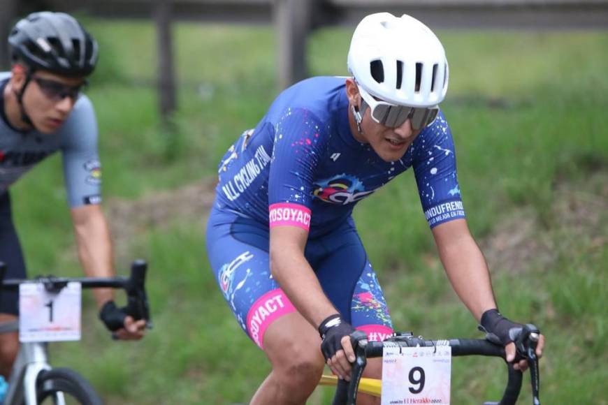 Adrenalina a tope en la categoría Élite de la Vuelta Ciclística; Luis López busca el bicampeonato