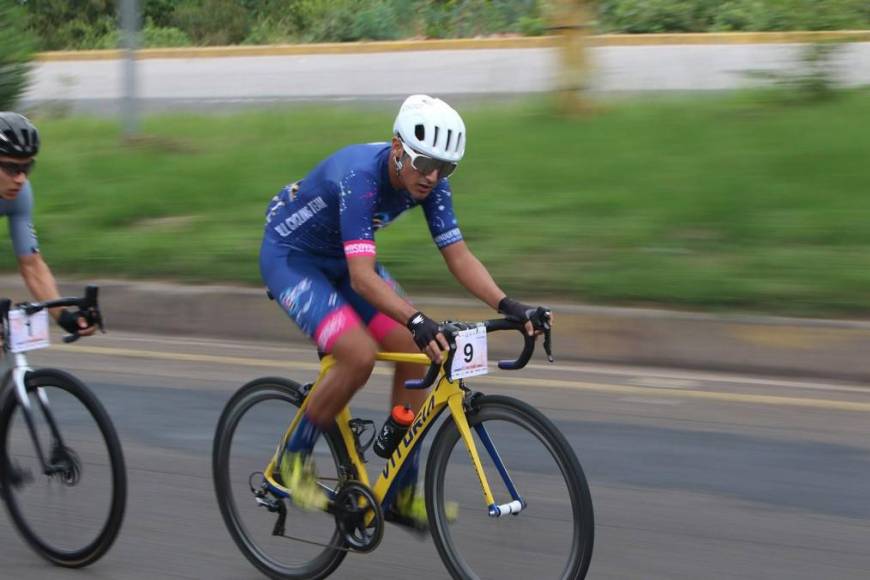 Adrenalina a tope en la categoría Élite de la Vuelta Ciclística; Luis López busca el bicampeonato