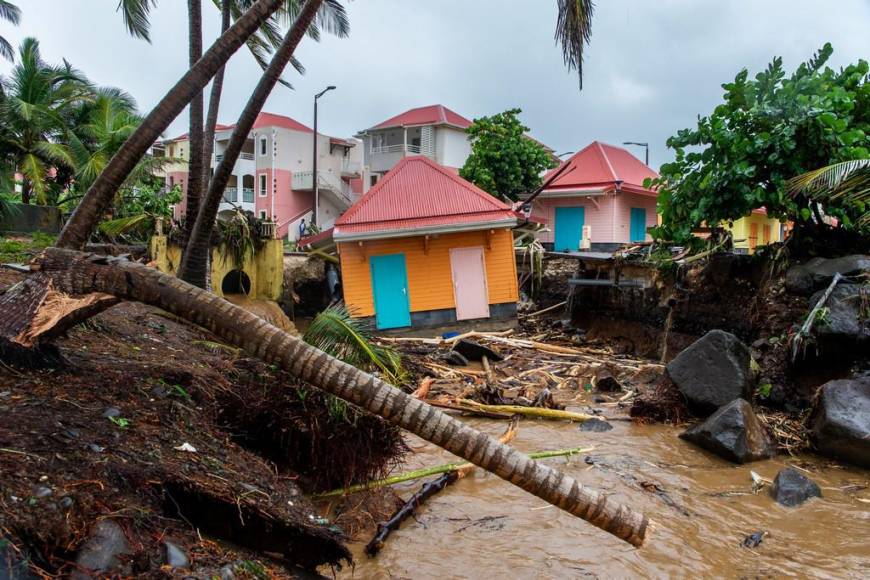 Inundaciones y destrucción deja huracán Fiona a su paso por el Caribe