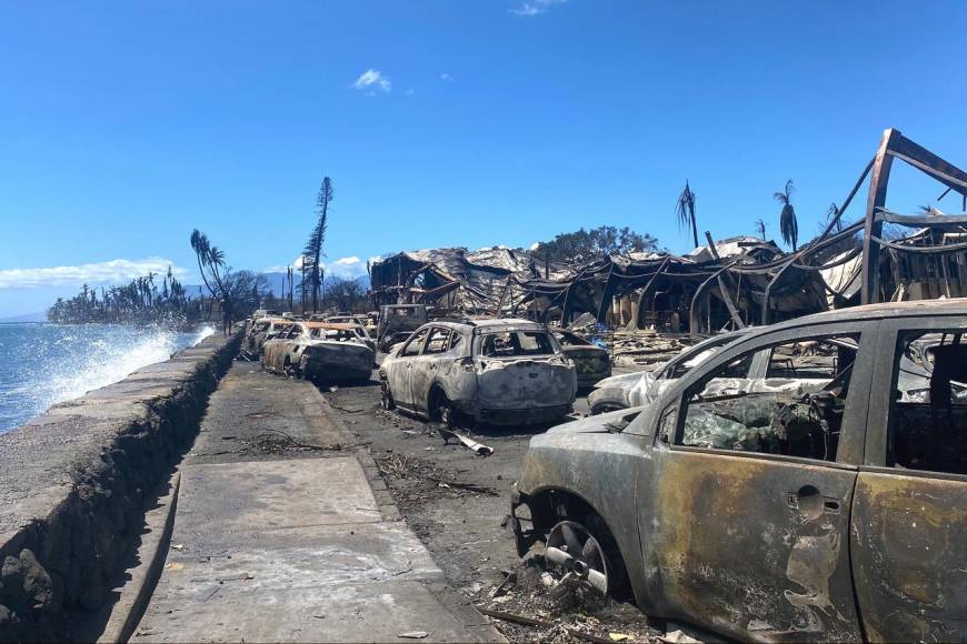 “No puedo creer que Dios permitiese que esto ocurriera”: rabia y desconsuelo en Hawái por incendios