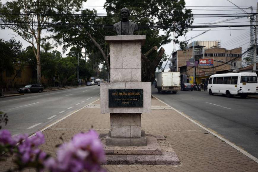 Imágenes: Entre daños y olvido así lucen los héroes del bulevar Los Próceres