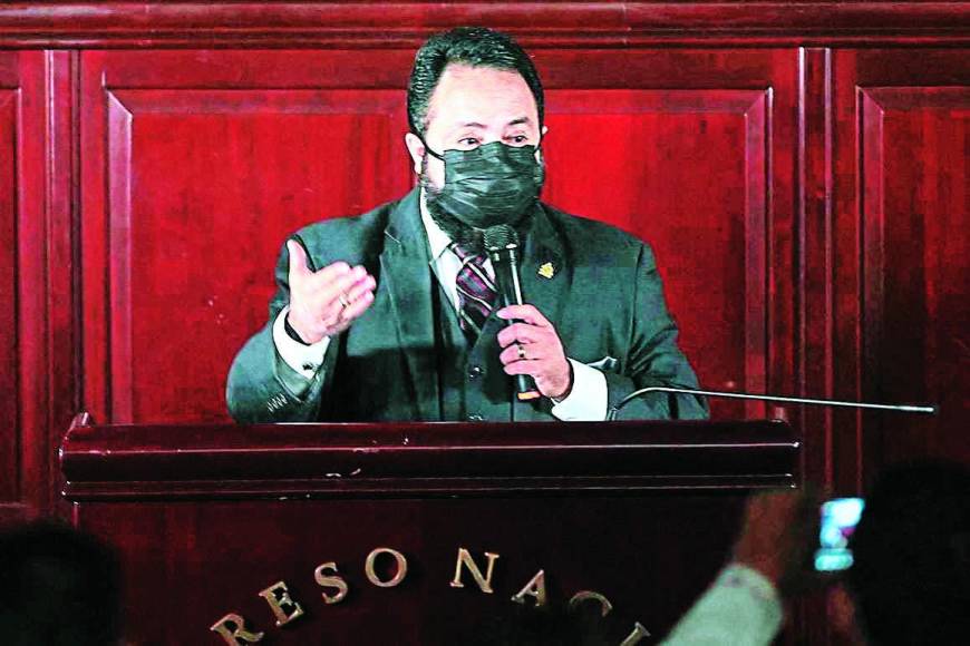 De misógino, amenazas a muerte y corrupción: Las denuncias contra Luis Redondo