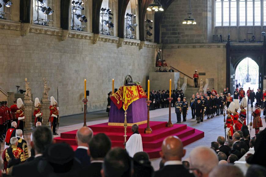 Londres inicia el multitudinario adiós para la reina Isabel II