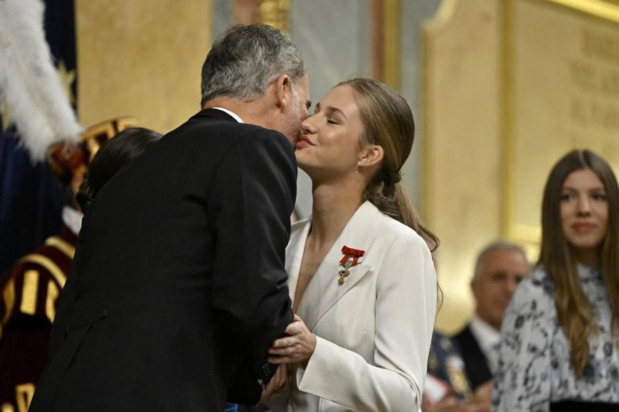 La princesa Leonor jura ante la Constitución en su cumpleaños 18