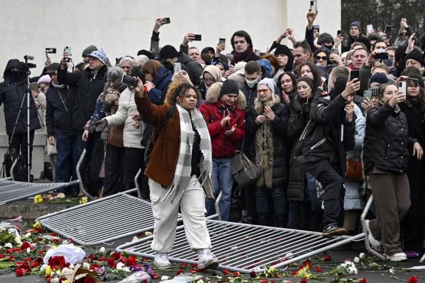 Miles asisten al funeral de Navalny en Moscú entre temores de arrestos