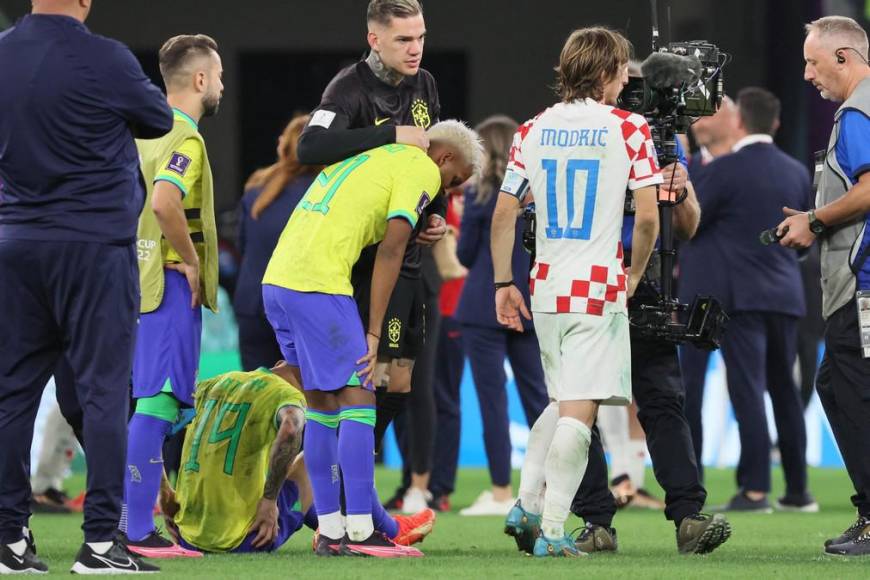 ¡Desconsolados! El llanto de los jugadores de Brasil tras perder ante Croacia