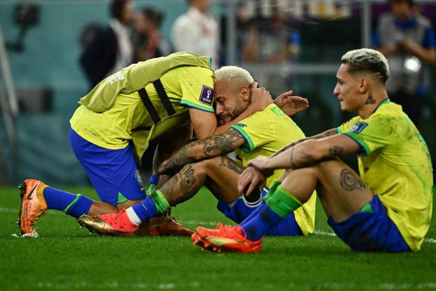 ¡Desconsolados! El llanto de los jugadores de Brasil tras perder ante Croacia