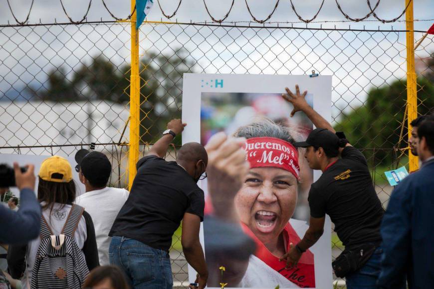 Así fue la inauguración de la Plaza Isy Obed, muerto en golpe de Estado en Honduras