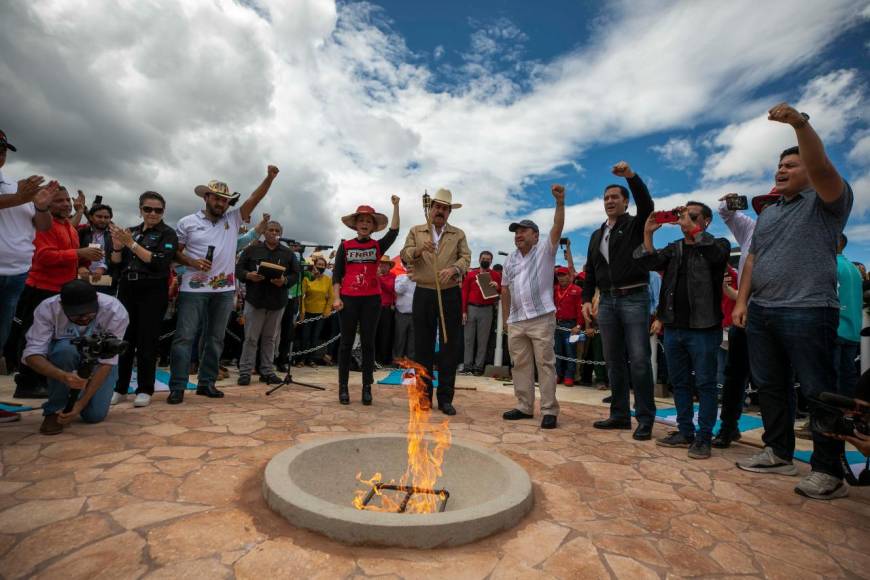 Así fue la inauguración de la Plaza Isy Obed, muerto en golpe de Estado en Honduras