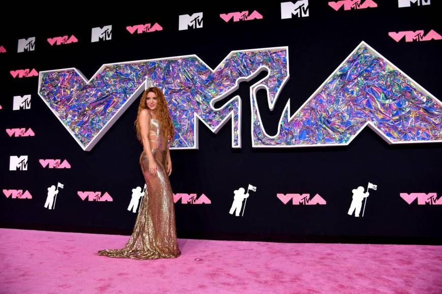 Shakira y sus hijos desfilan por la alfombra de los MTV VMA’s 2023