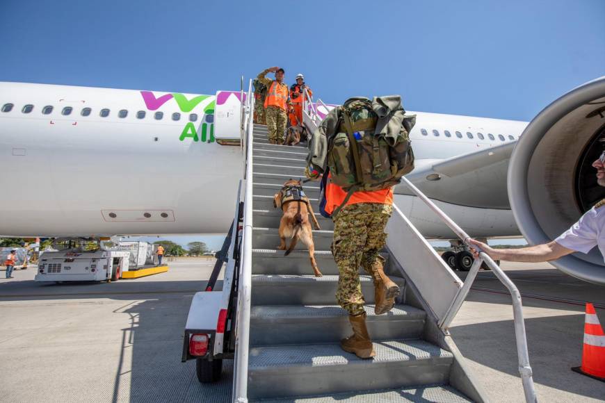 Con 100 especialistas y varios perros de búsqueda: así es el equipo que envío Bukele para ayudar a Turquía tras desvatador terremoto