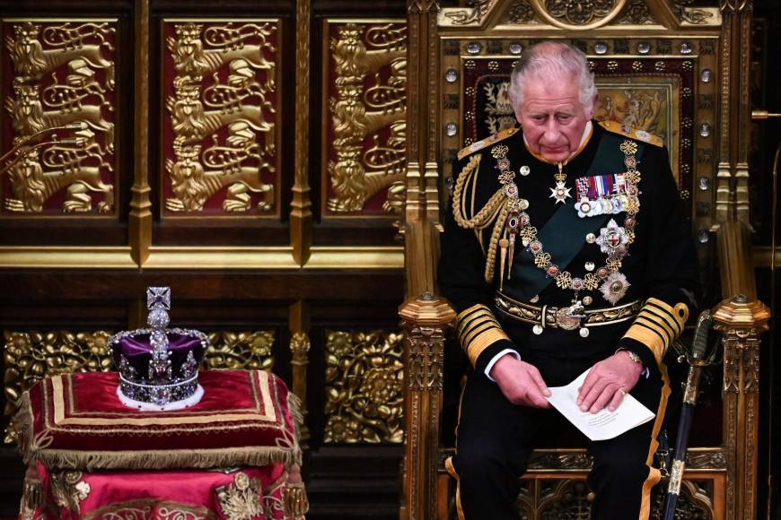 Carlos III, el rey que llega al trono de Inglaterra sin gozar de mucha popularidad