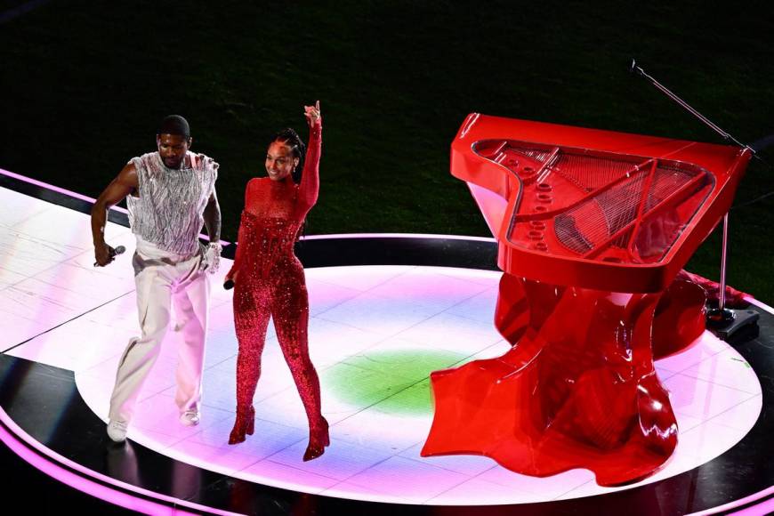 Con grandes invitados, así fue el Halftime Show de Usher en el Super Bowl