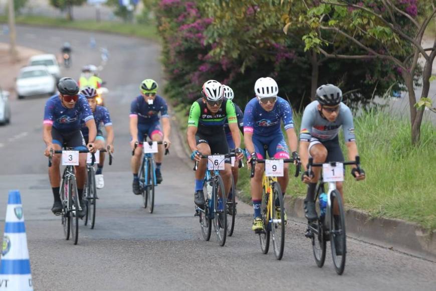 Adrenalina a tope en la categoría Élite de la Vuelta Ciclística; Luis López busca el bicampeonato