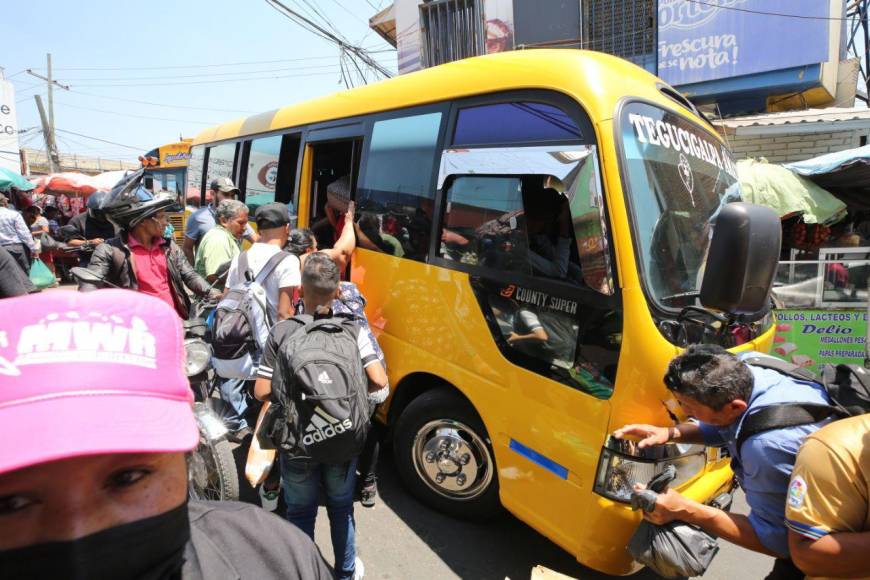 Semana Santa: veraneantes abarrotan terminales de buses y abandonan Tegucigalpa