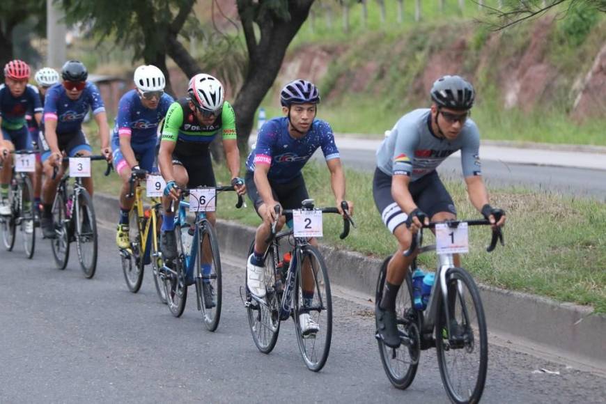 Adrenalina a tope en la categoría Élite de la Vuelta Ciclística; Luis López busca el bicampeonato