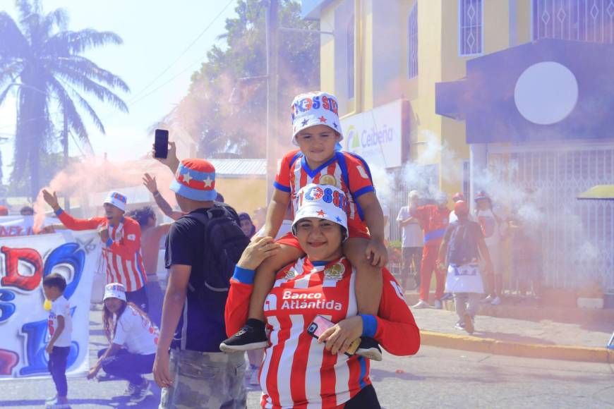 El Caribe y la Ultra Fiel: El mega carnaval que formó la barra de Olimpia en La Ceiba