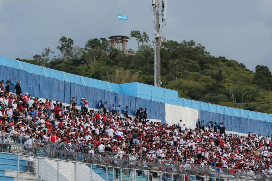 ¡El olimpismo cumplió! Así es el espectacular ambiente dentro del Nacional durante la final Olimpia-Alajuelense