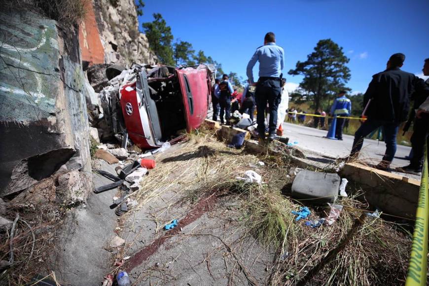 ¿Exceso de velocidad? Cuatro muertos y pérdida total de bus en carretera al sur