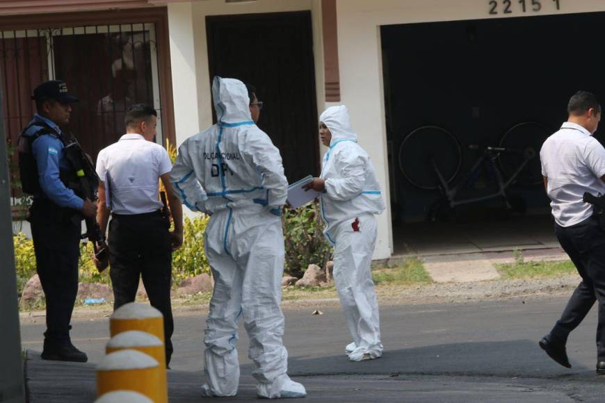 Lo asesinaron enfrente de un portón en la colonia Modelo: fotos de la escena del crimen