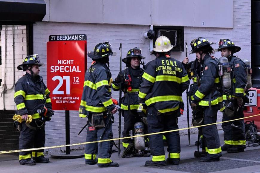 Lo que se sabe del colapso de un edificio de estacionamiento en Manhattan