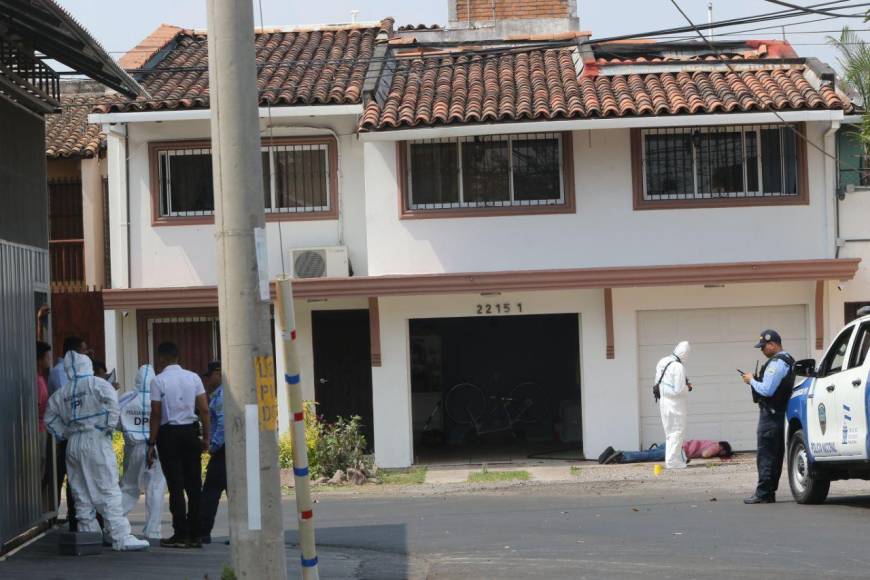 Lo asesinaron enfrente de un portón en la colonia Modelo: fotos de la escena del crimen