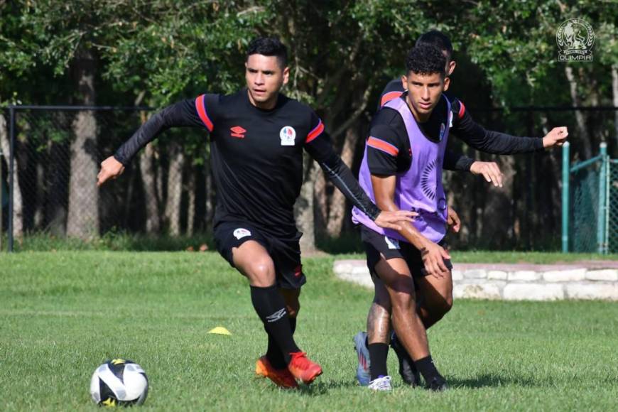 Alberth Elis sorprende a jugadores del Olimpia en Houston