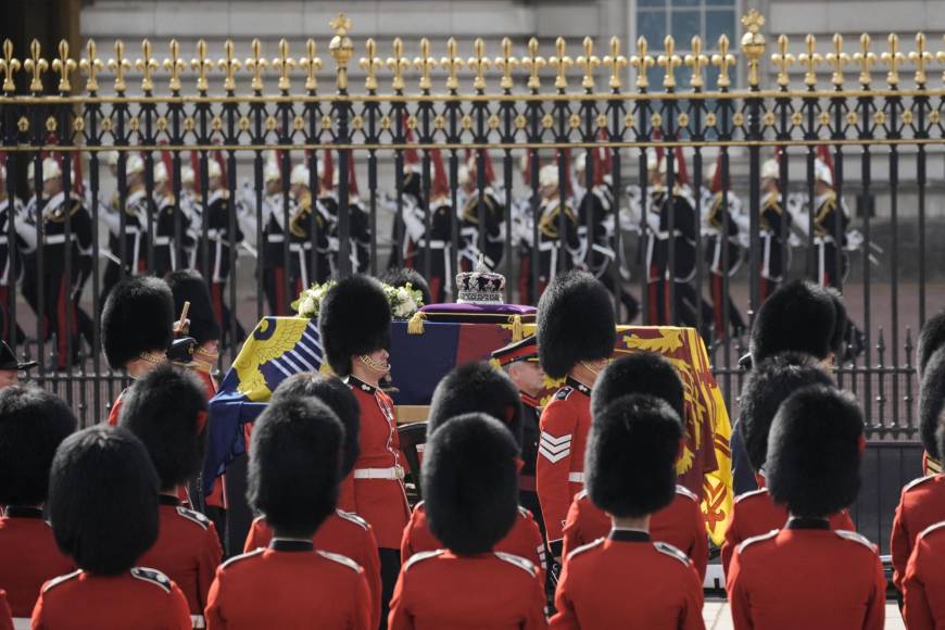 Londres inicia el multitudinario adiós para la reina Isabel II