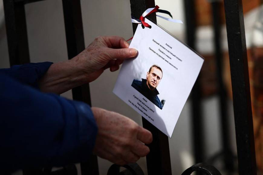 Miles asisten al funeral de Navalny en Moscú entre temores de arrestos