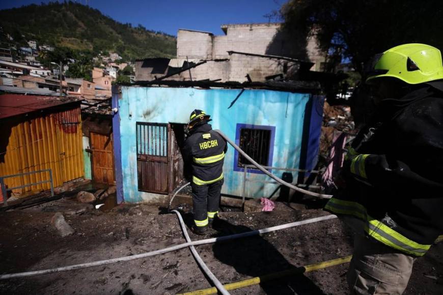 Cinco familias quedaron en la calle tras voraz incendio en el barrio San Pablo de la capital