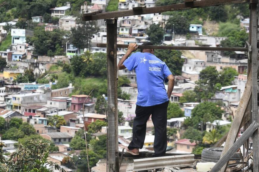 Más de 2 mil personas han sido rescatadas de la colonia Guillén por falla geológica