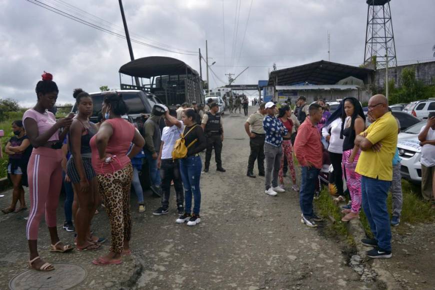 Más de 40 presos muertos y un centenar de fugados en motín en Ecuador