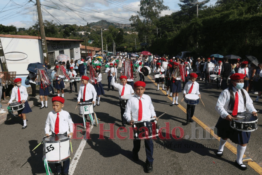 FOTOS: Fervor cívico y actos culturales de escolares en calles capitalinas