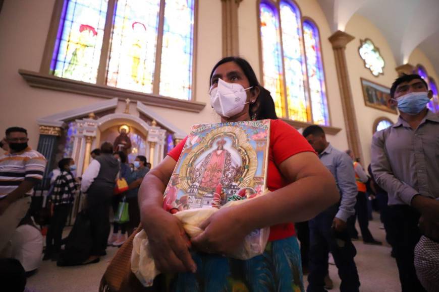 Ofrendas y promesas: imágenes de la eucaristía por el 276 aniversario del hallazgo de la Virgen de Suyapa