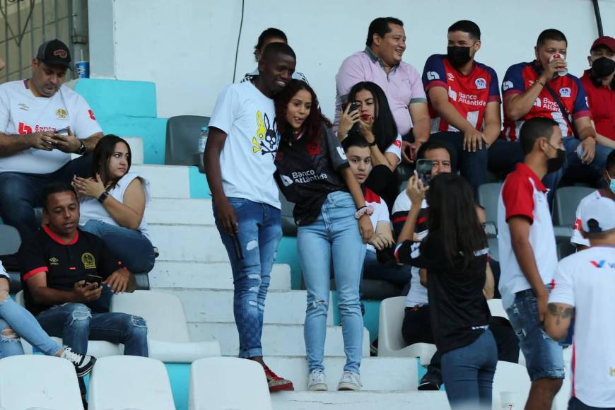 ¡El olimpismo cumplió! Así es el espectacular ambiente dentro del Nacional durante la final Olimpia-Alajuelense