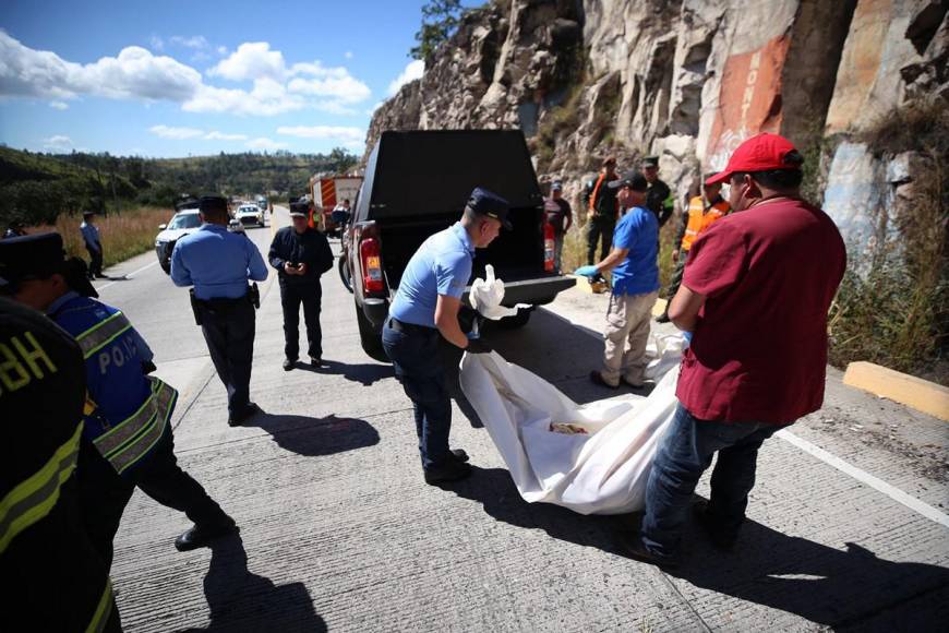 ¿Exceso de velocidad? Cuatro muertos y pérdida total de bus en carretera al sur