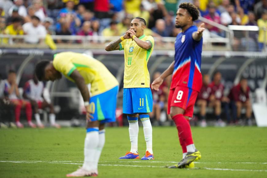 Raphinha le responde a Ronaldinho y asegura que pide boletos para ver Copa América