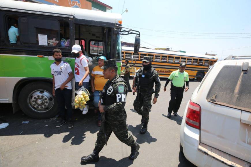 Semana Santa: veraneantes abarrotan terminales de buses y abandonan Tegucigalpa