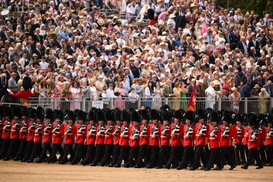 Las imágenes del desfile de Carlos III por su cumpleaños