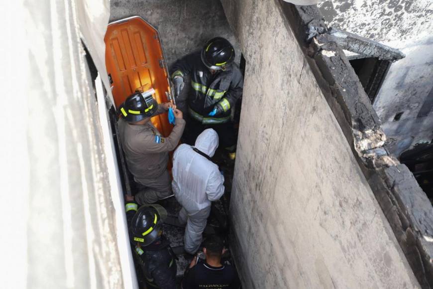 Retiran cadáveres de las cinco víctimas del incendio en Ciudad Lempira