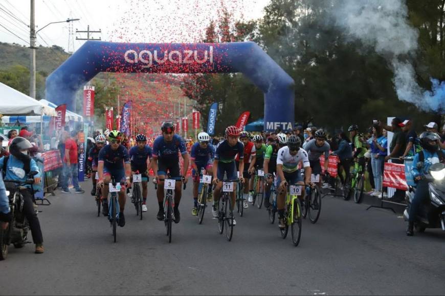 Así arrancó la undécima Vuelta Ciclística de El Heraldo