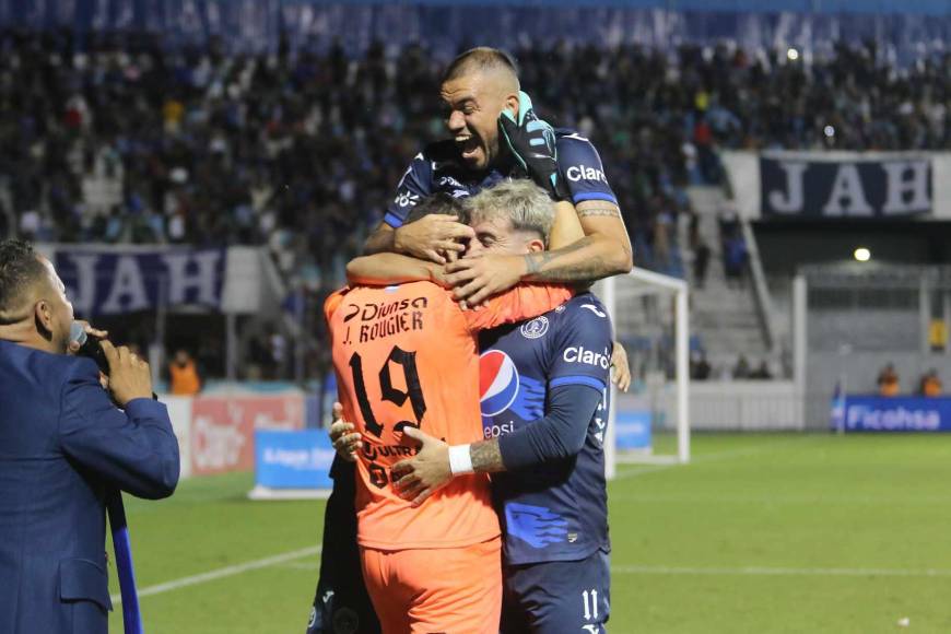 ¡Alegría y llanto! Emotivo festejo de Rougier al clasificar Motagua a semis