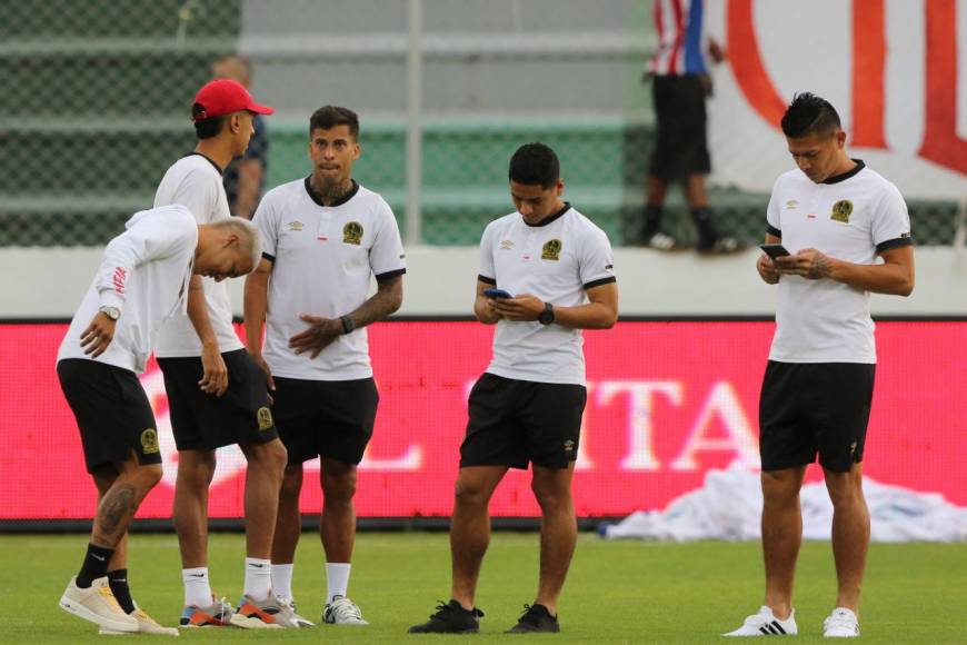 Fiesta merengue, risas y reconocimiento de cancha: el ambiente previo a la semifinal Olimpia vs Marathón en Comayagua