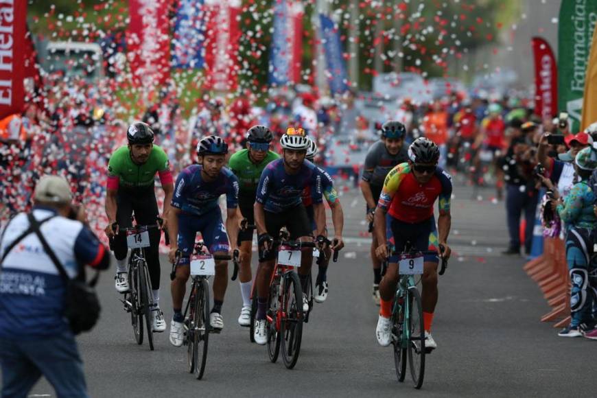 Dedicación y experiencia en amplia cobertura a la Vuelta Ciclística 2023