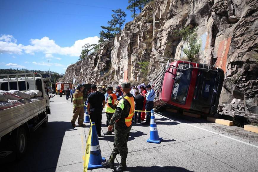 ¿Exceso de velocidad? Cuatro muertos y pérdida total de bus en carretera al sur