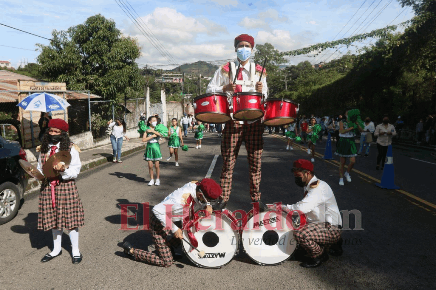 FOTOS: Fervor cívico y actos culturales de escolares en calles capitalinas