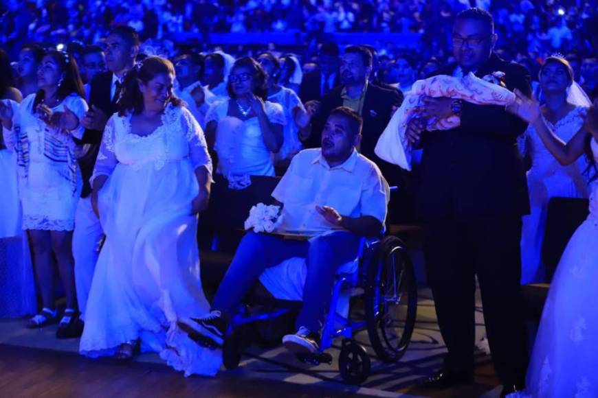 Pastor Germán Ponce casó a cientos de parejas en las Bodas de Caná