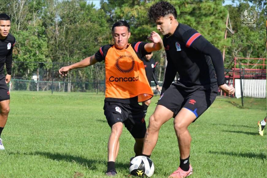 Alberth Elis sorprende a jugadores del Olimpia en Houston