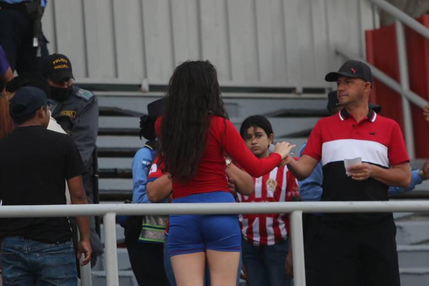 Las bellas aficionadas que llegaron al estadio Carlos Miranda para disfrutar del Olimpia vs Marathón