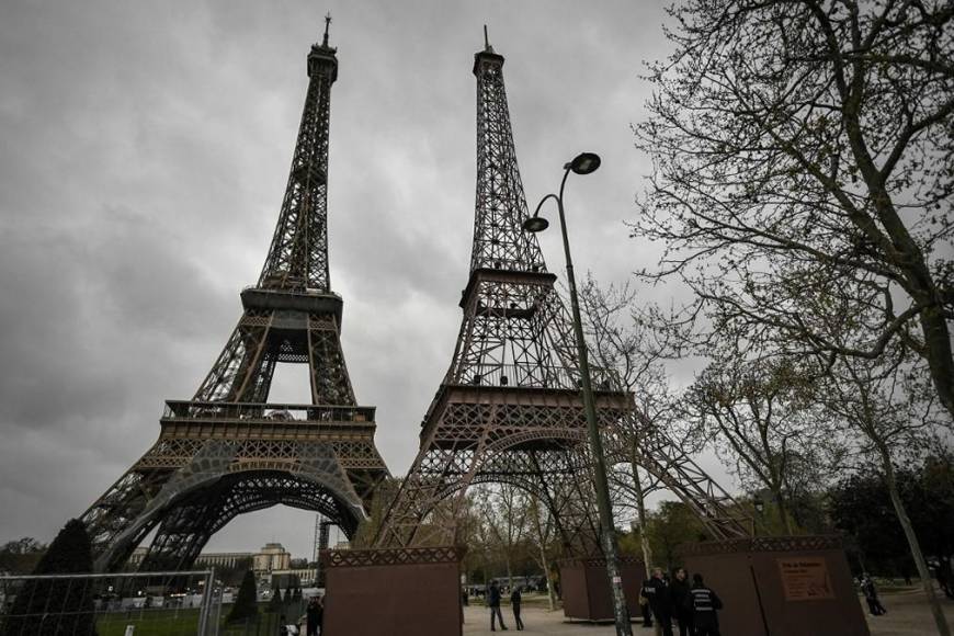 Eiffela, así luce la segunda torre Eiffel que acompaña a la original en su 134 aniversario